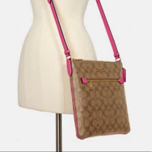 Gorgeous NWOT 🤩 - Bold Pink Signature Coach Rowan File Crossbody Purse - Picture 3 of 6